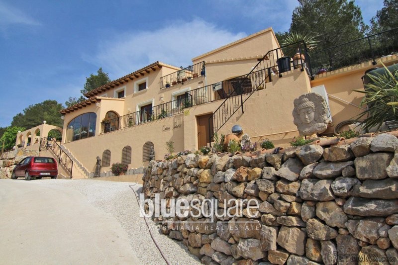 4-Bedroom villa with panoramic mountain..