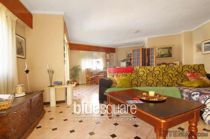 Large 3 Bedroom Second Floor Apartment.. - 2
