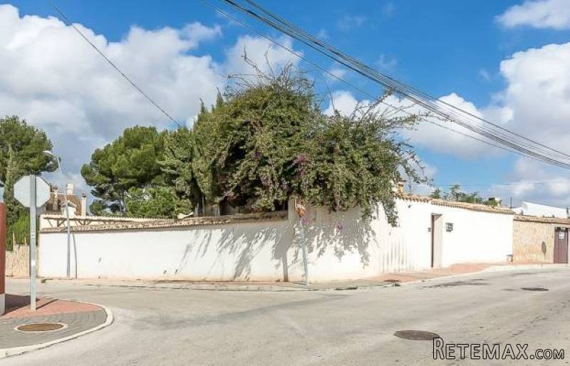 4 Bedroom 2 Bathroom Villa In.. - 2