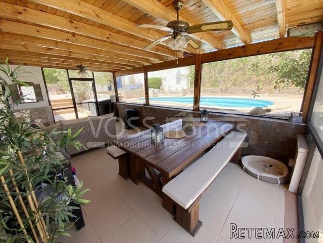 A beautifully renovated and maintained 2 storey, light &.. - 8