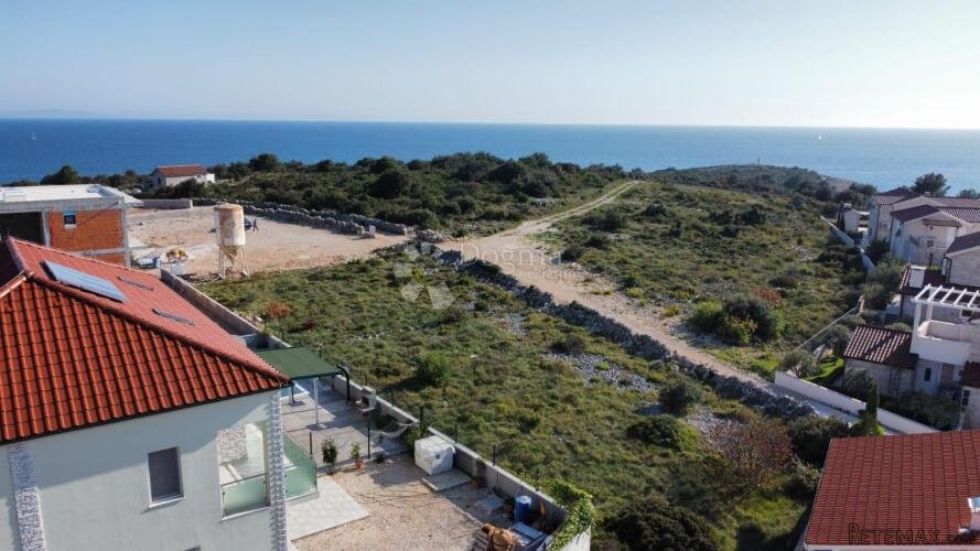 GRAĐEVINSKO ZEMLJIŠTE 150 m OD MORA - 2