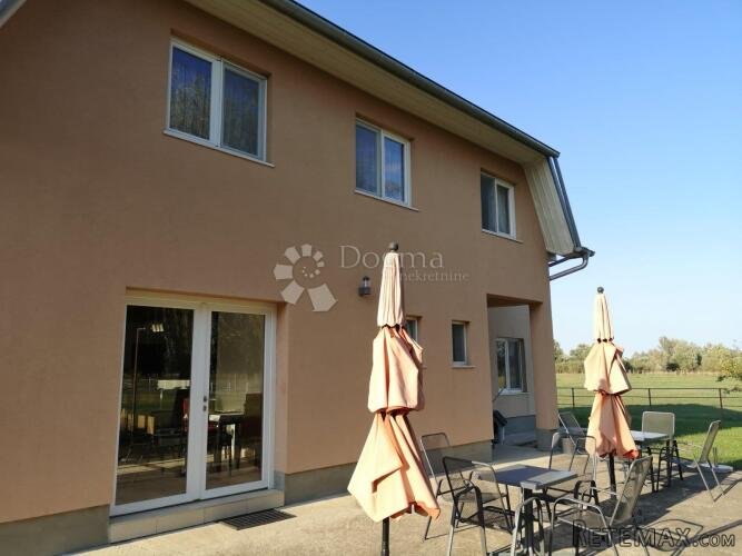 Pansion i konjički klub s apartmanima i restoranom - 3