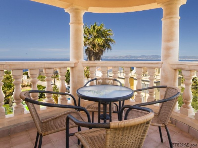Family-Friendly Villa With Sea Views In.. - 2