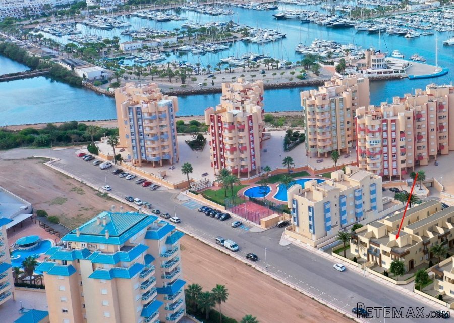 Este residencial está situado en el km 14 de La Manga en..