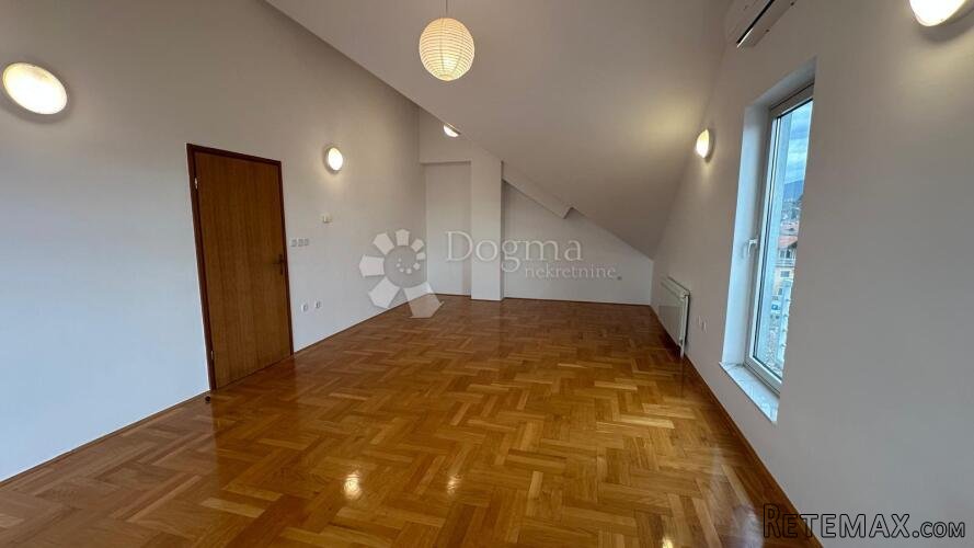 Iznajmljuje se poslovni prostor, Malešnica, 120m2, 2.kat