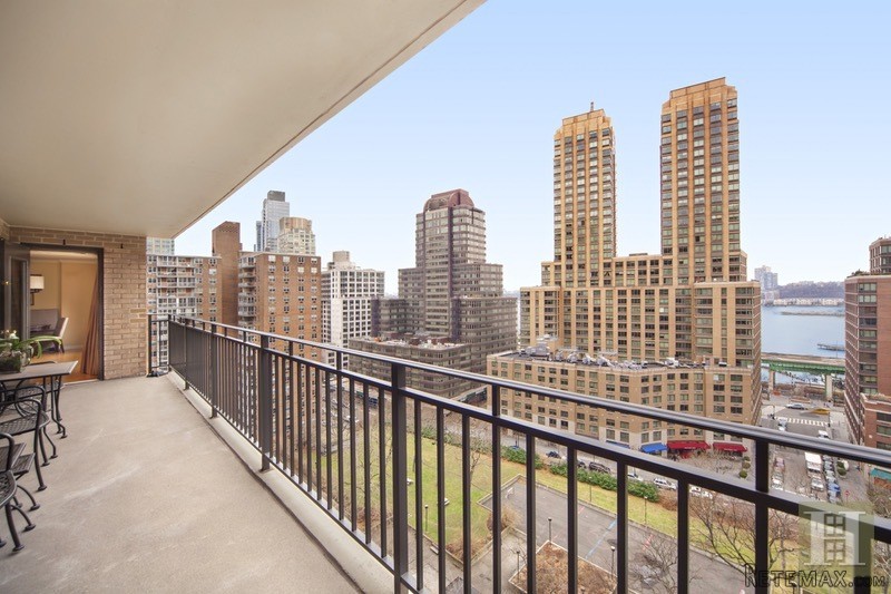 3 bedroom Apartment For Sale: 165 WEST.. - 2