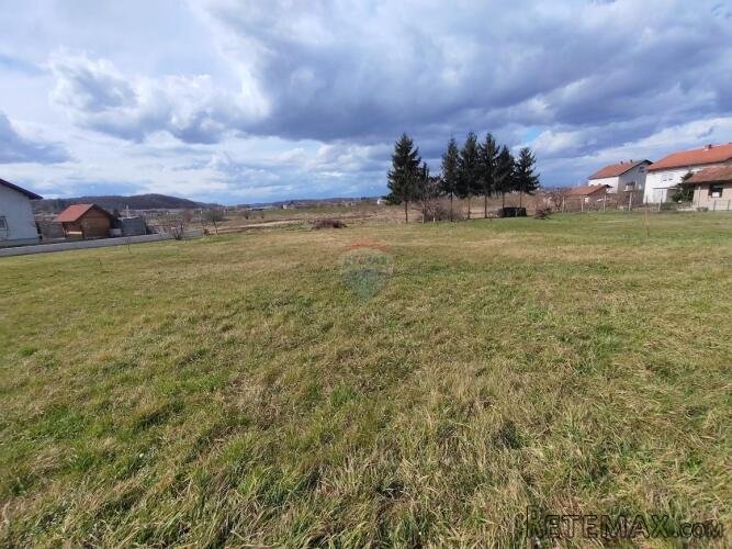 Karlovac, Turanj - građevinsko zemljište 1122 m2