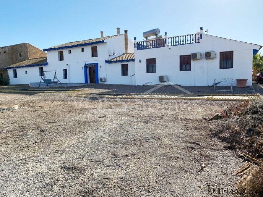 NEW LISTING TO VOSS HOMES - A huge, stunning, approx 490m2.. - 11