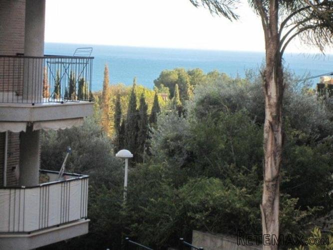 piso en una zona muy centrica del pueblo de calpe, dispone..