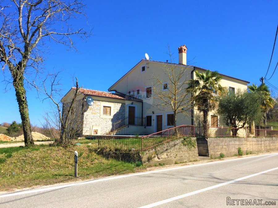 Istra, Pazin , kuća sa ugostiteljskim objektom - 2