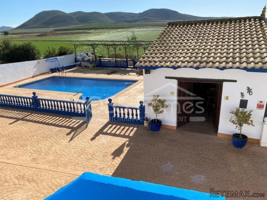 NEW LISTING TO VOSS HOMES - A huge, stunning, approx 490m2.. - 12
