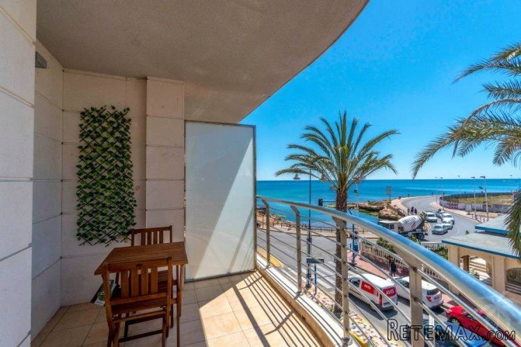This beautiful apartment on the 2nd floor is located.. - 2
