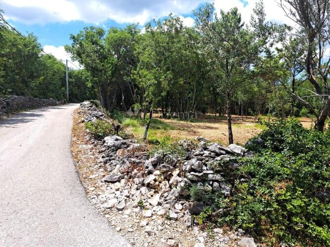 Građevinsko zemljište na lijepoj lokaciji - 3