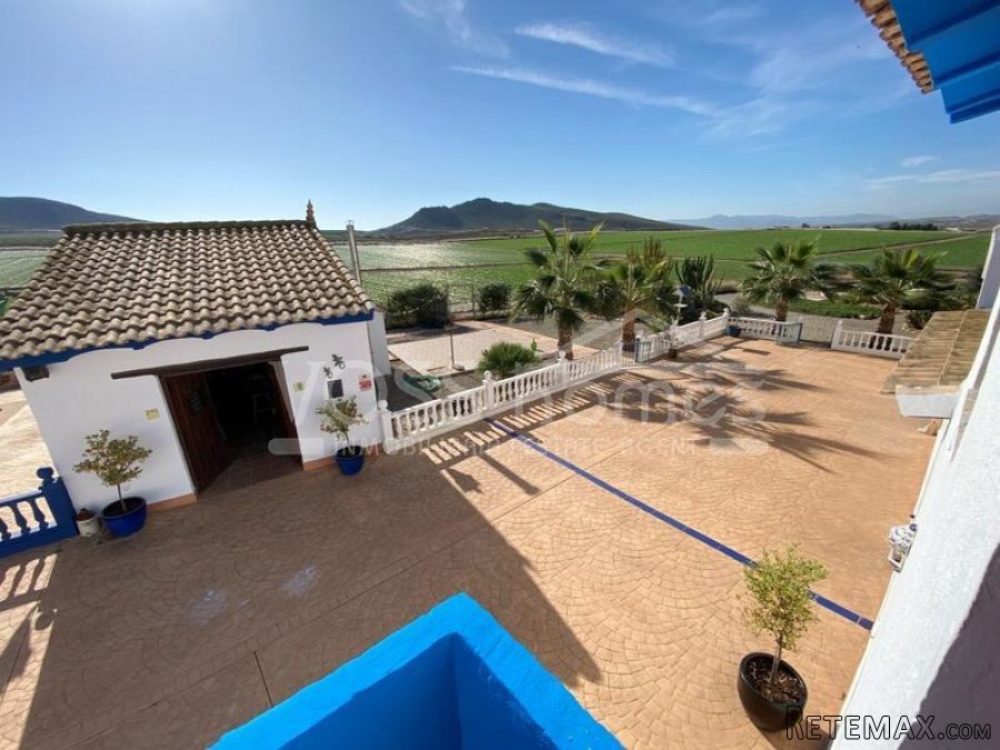 NEW LISTING TO VOSS HOMES - A huge, stunning, approx 490m2.. - 13