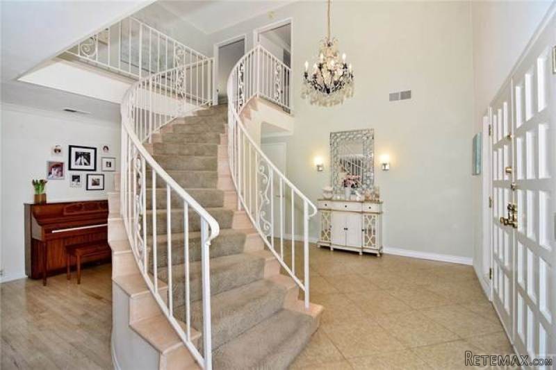 6652 Vickiview Drive | West Hills.. - 2