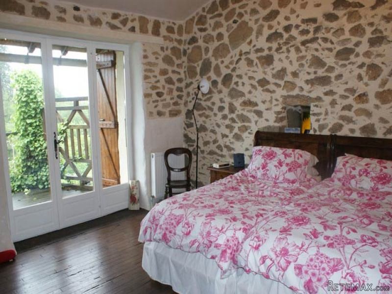 Tastefully Renovated Detached 3 Bed.. - 2