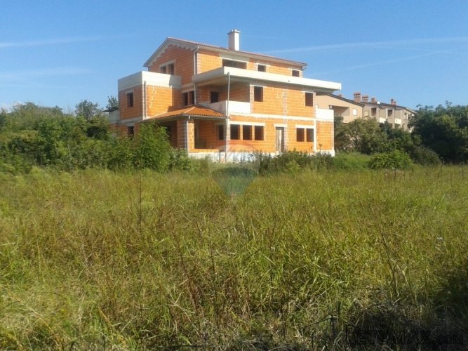 LIŽNJAN, GRAĐEVINSKO ZEMLJIŠTE - 3