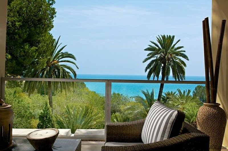 * FRONT LINE 2 BED APARTMENTS - DIRECT..