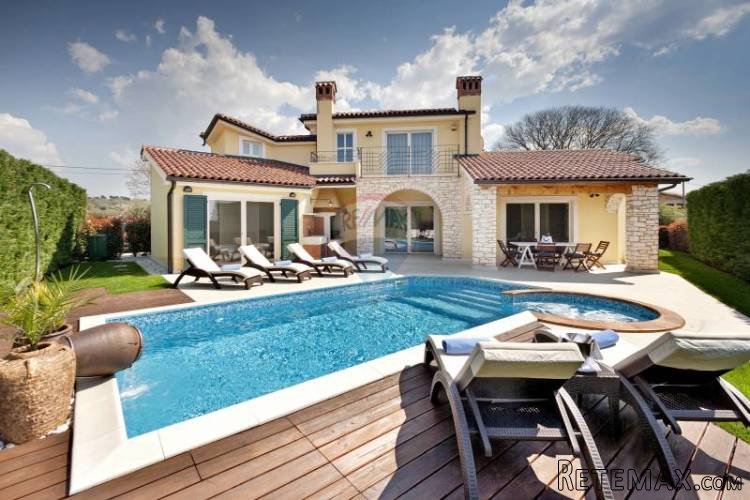 KAŠTELIR, ZANIMLJIVA VILLA SA BAZENOM