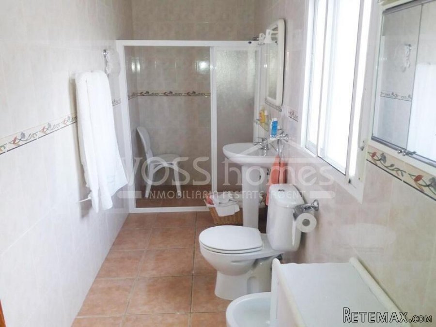 NEW LISTING TO VOSS HOMES - A spacious, 3 bed, 2 bath villa.. - 19