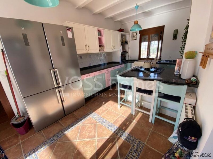 NEW LISTING TO VOSS HOMES - A huge, stunning, approx 490m2.. - 20