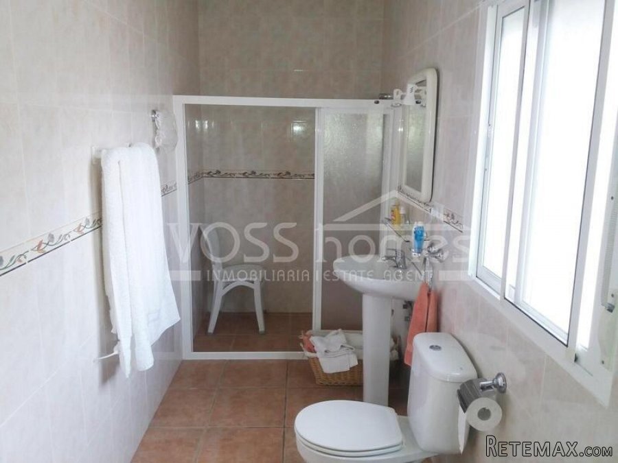 NEW LISTING TO VOSS HOMES - A spacious, 3 bed, 2 bath villa.. - 20