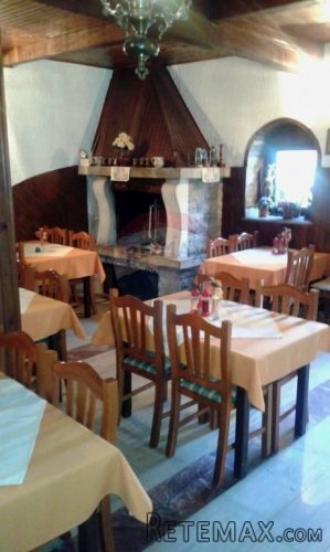 Istra, Buje, restoran s trosobnim stanom - prilika! - 2