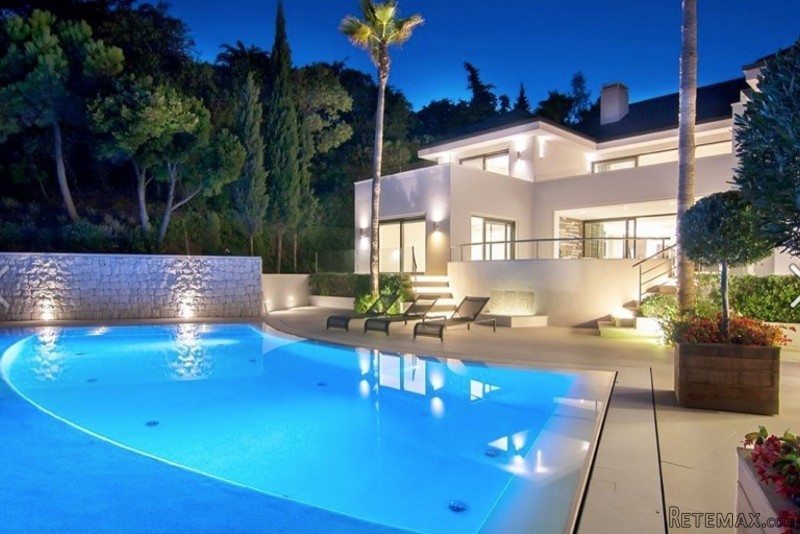 Stunning Contemporary Villa with Sea..