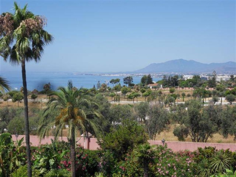 APARTMENT IN RIO REAL FOR SALE