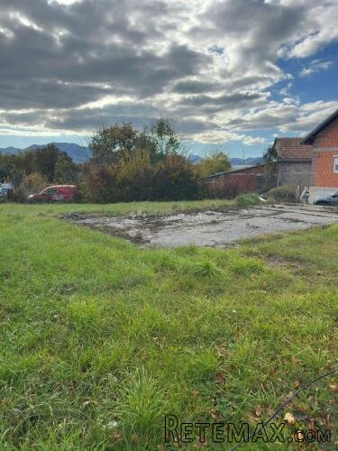 PRODAJE SE GRAĐEVINSKO ZEMLJIŠTE U GOSPIĆ 350 m2