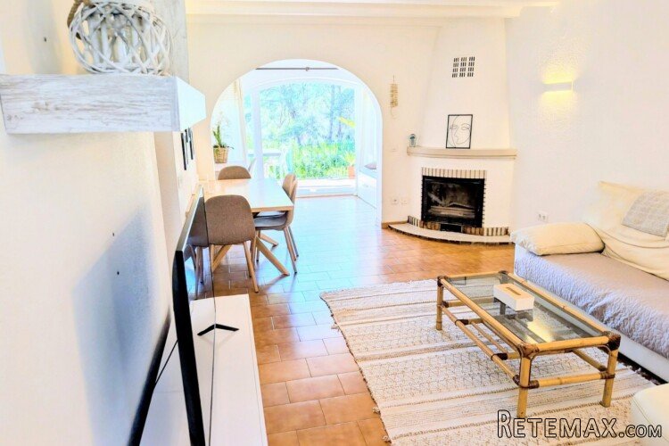 Located on the popular Moraira Park urbanisation, this.. - 2