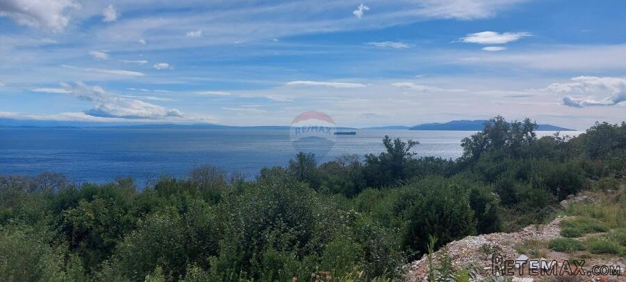 OPATIJA - POBRI - 5.000 m2 građevinskog terena - 2