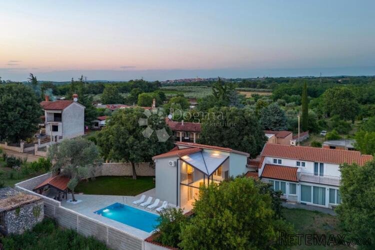 Moderna samostojeća dvojna kuća s bazenom - 3