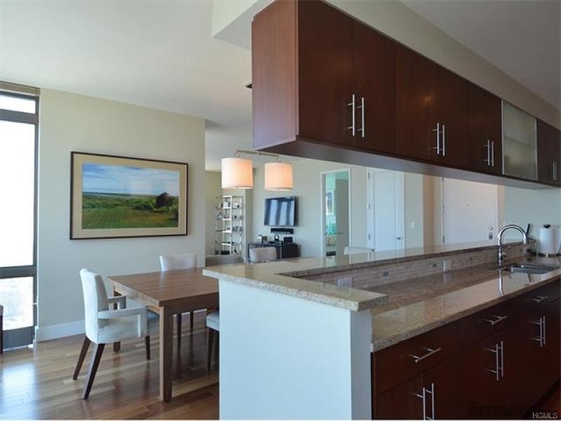 3 bedroom House For Sale: 175 Huguenot.. - 2