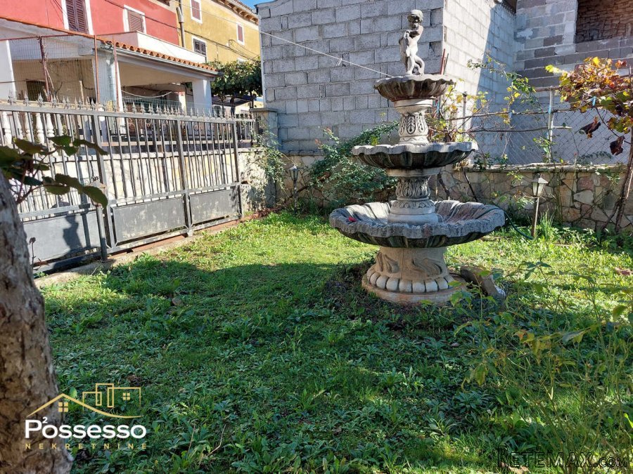 Svetvinčenat - 2 kuće s garažom i konobom - 2