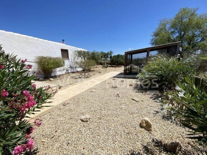 NEW & EXCLUSIVE TO VOSS HOMES - A Large bed & breakfast.. - 4