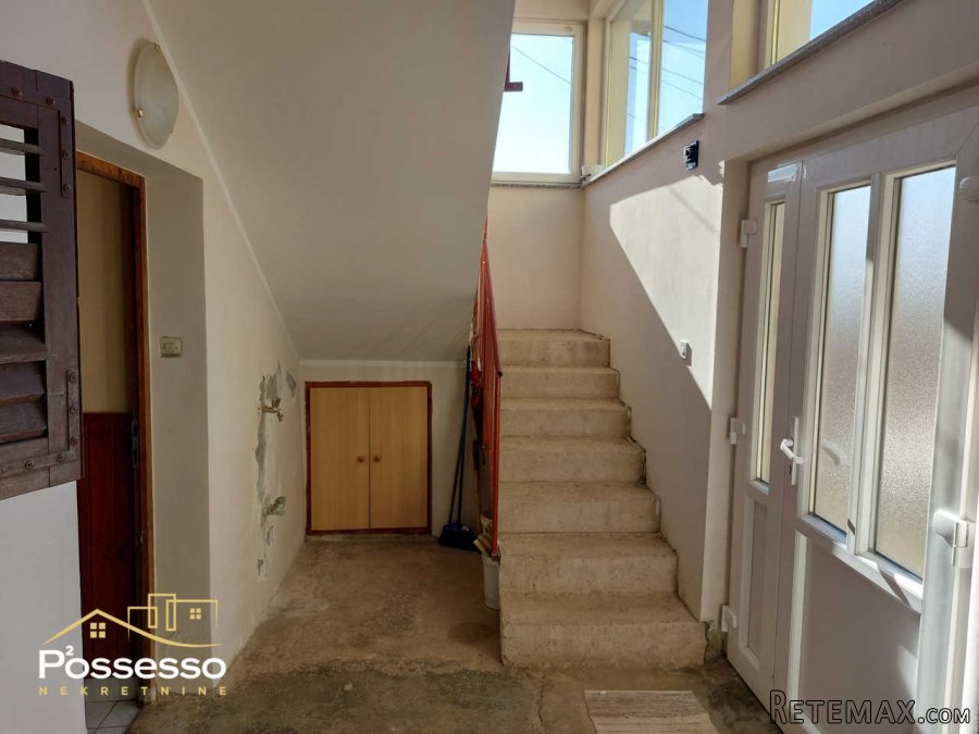 Svetvinčenat - 2 kuće s garažom i konobom - 6