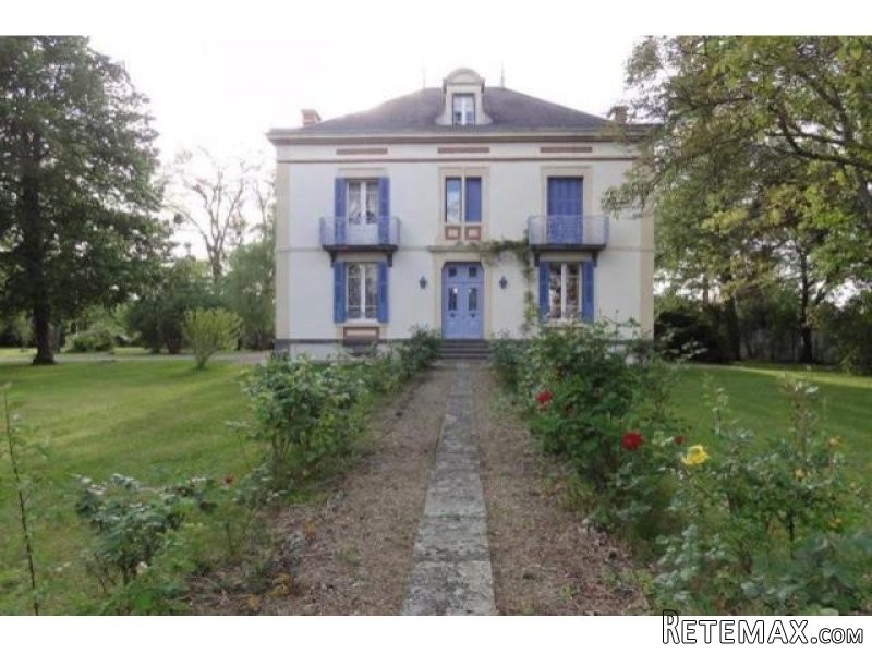 8 bedroom House For Sale: 03800 GANNAT - 2