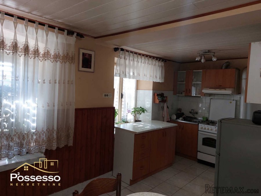 Svetvinčenat - 2 kuće s garažom i konobom - 7