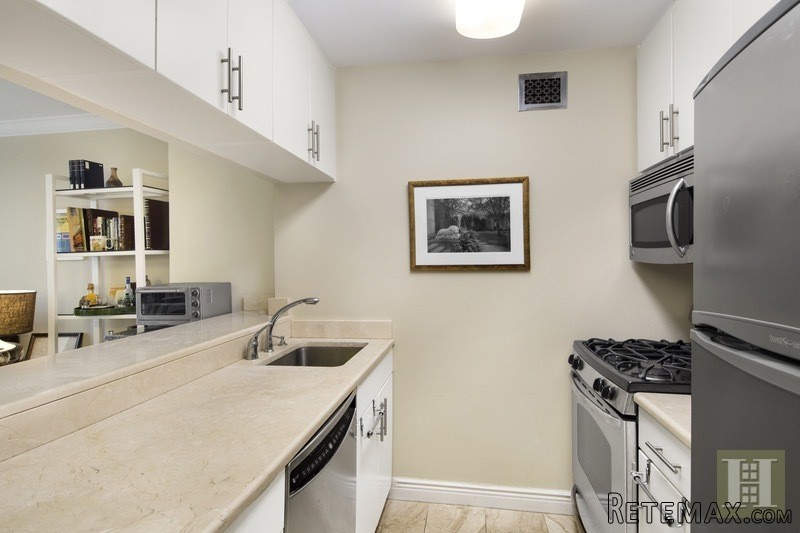 1 bedroom Apartment For Sale: 30 WEST.. - 2