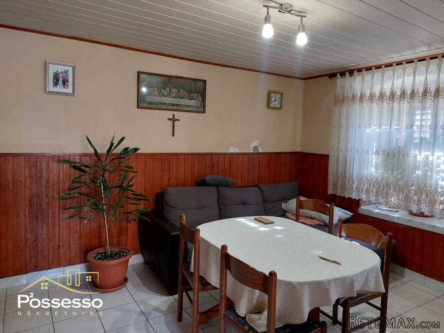 Svetvinčenat - 2 kuće s garažom i konobom - 8