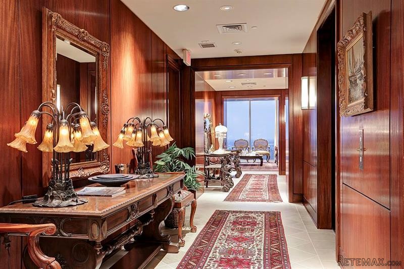 4 bedroom Flat For Sale: 121 N Post Oak..