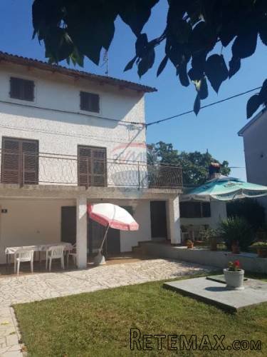 Istra, Poreč, okolica kuća zadnja u nizu sa zasebnim...