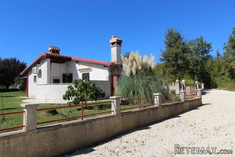SV.LOVREČ,OKOLICA, IDILIČNA KUĆICA SA VELIKOM OKUĆNICOM