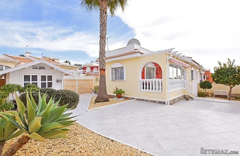 2 Bedrooms - Villa - Alicante - For Sale