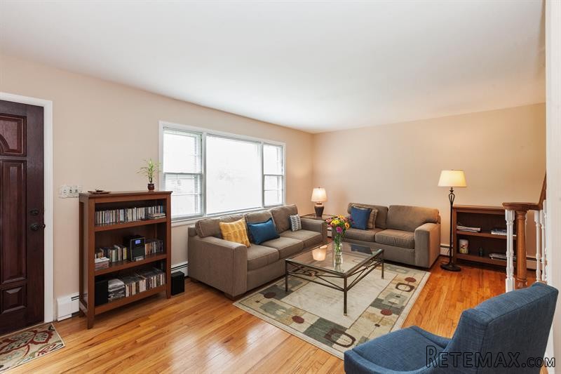 3 bedroom House For Sale: 694 Garth.. - 2