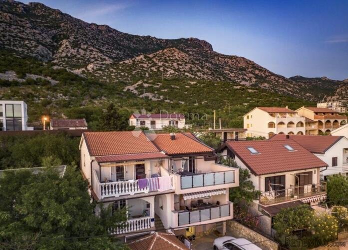 KUĆA S TRI APARTMANA UZ MORE - 2