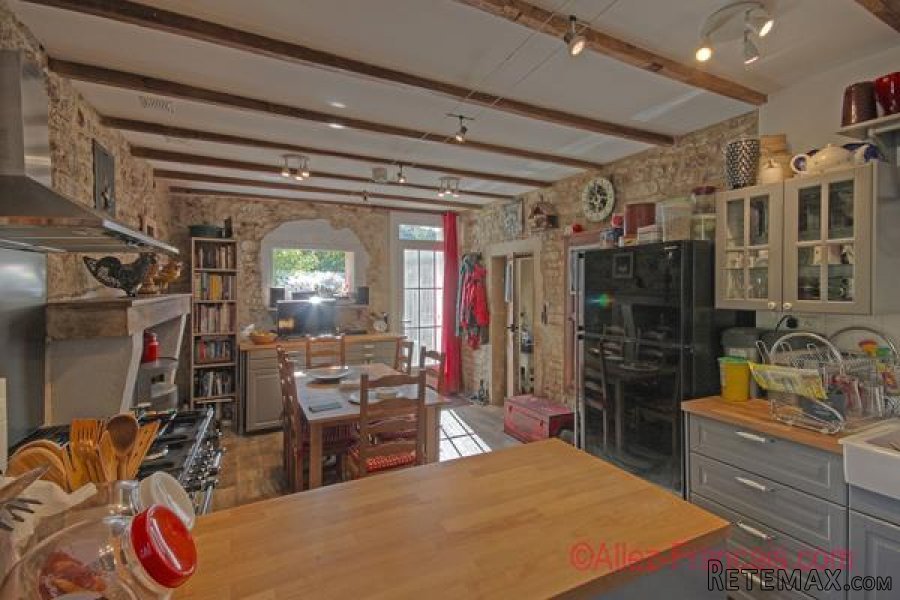 Loizé (79) - Detached stone property offering 2 spacious.. - 3