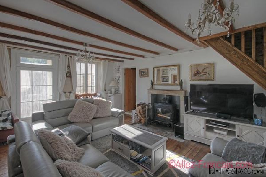 Loizé (79) - Detached stone property offering 2 spacious.. - 4