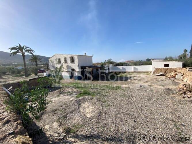 NEW & EXCLUSIVE TO VOSS HOMES - A huge 300m2, full of.. - 4